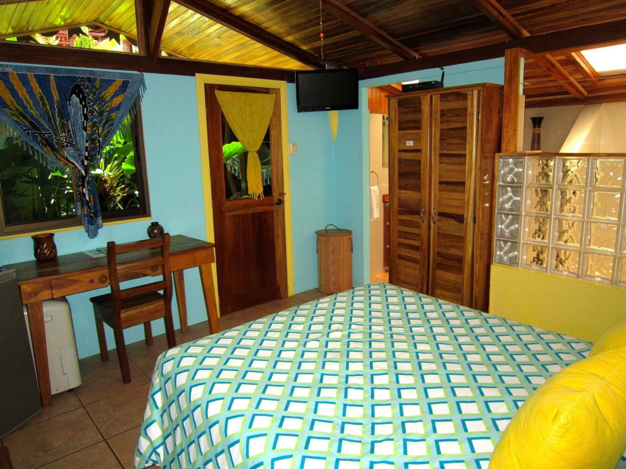 Physis Caribbean Bed & Breakfast Puerto Viejo de Talamanca ภายนอก รูปภาพ