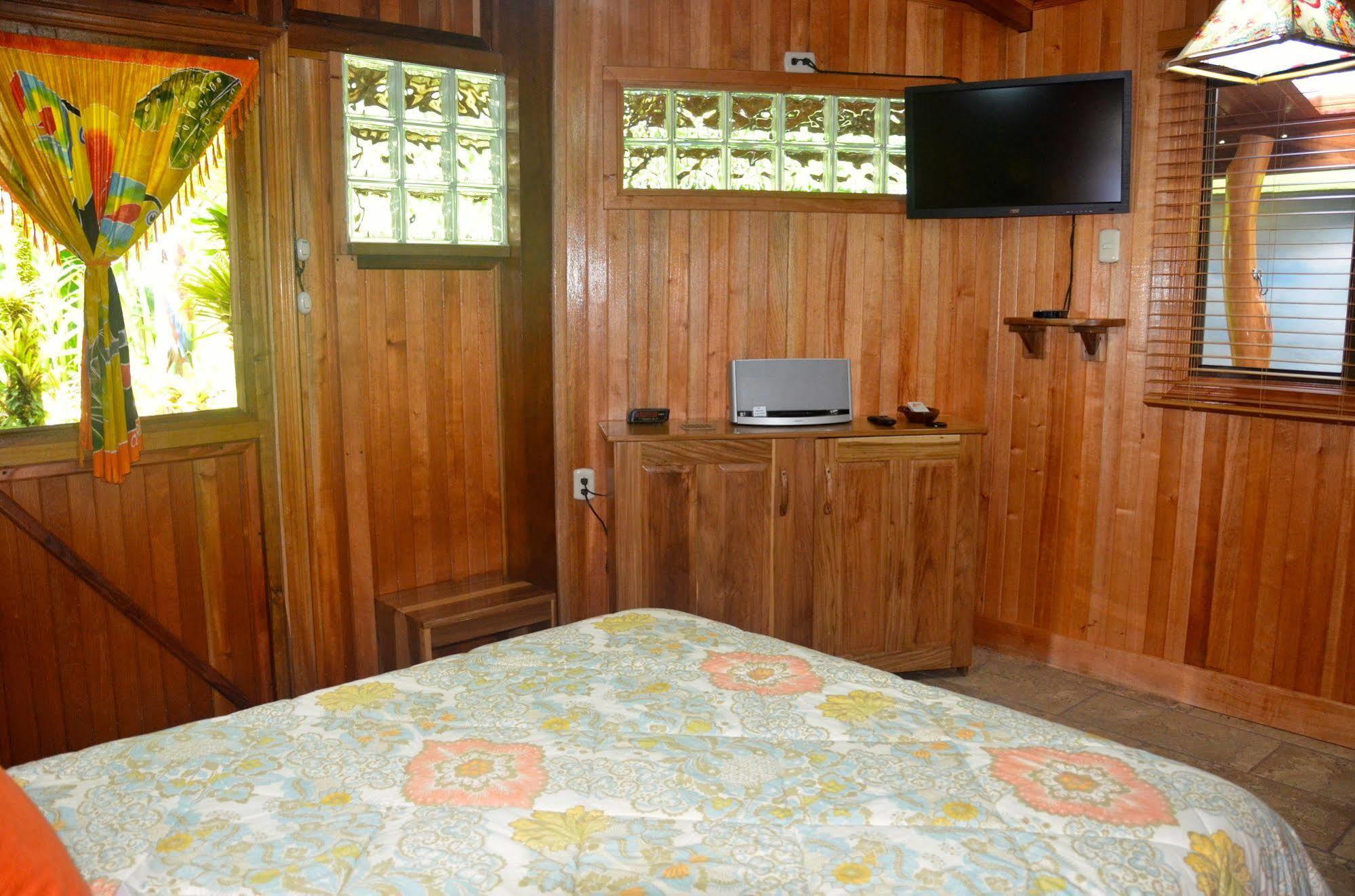 Physis Caribbean Bed & Breakfast Puerto Viejo de Talamanca ภายนอก รูปภาพ